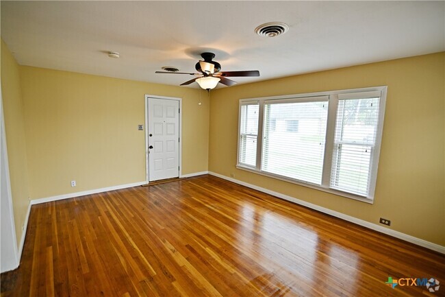 Building Photo - 108 E Clayton St Rental