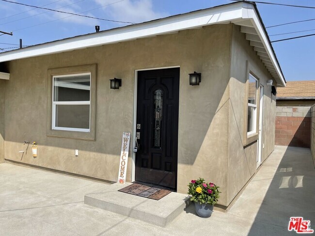 Building Photo - 4817 W 133rd St Rental