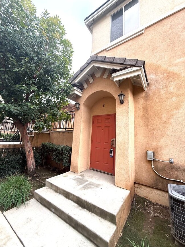 Building Photo - 2054 Unit C