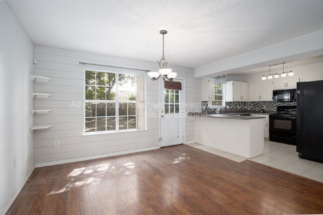 Photo - 426 Corvet St