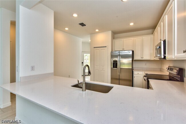 Photo - 2591 Vine Ave