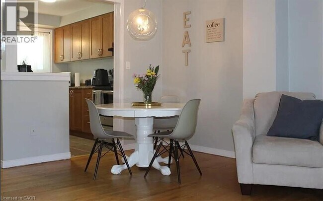 Photo - 11 Colmar Pl