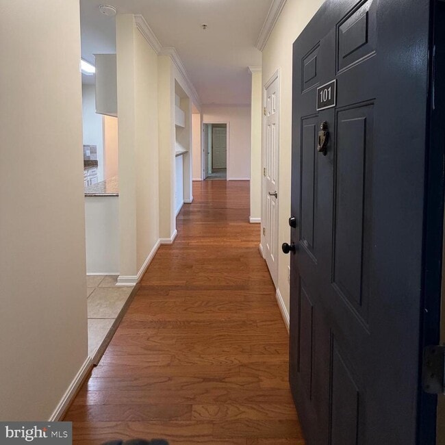 Building Photo - 20453 Chesapeake Square Unit 101