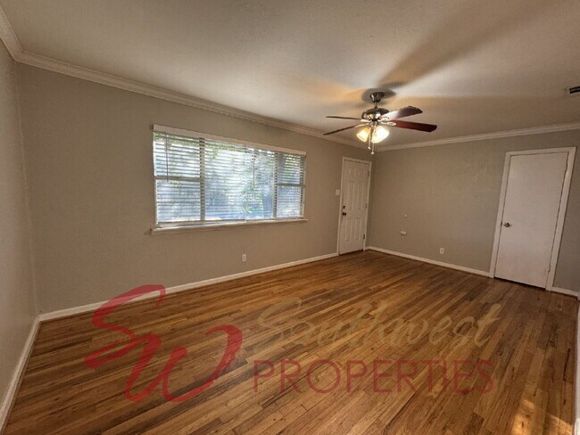Photo - 3 bedroom  1 1/2 baths featuring large bedrooms and fenced yard!