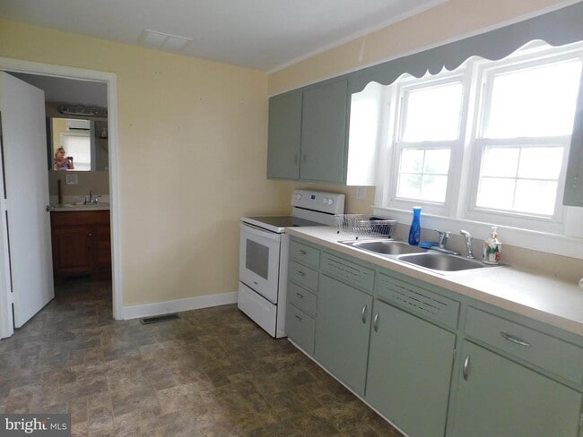 Building Photo - 13142 Lord Fairfax Hwy Rental