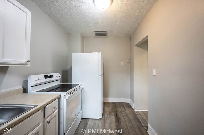 Photo - 2930 N Dearborn St