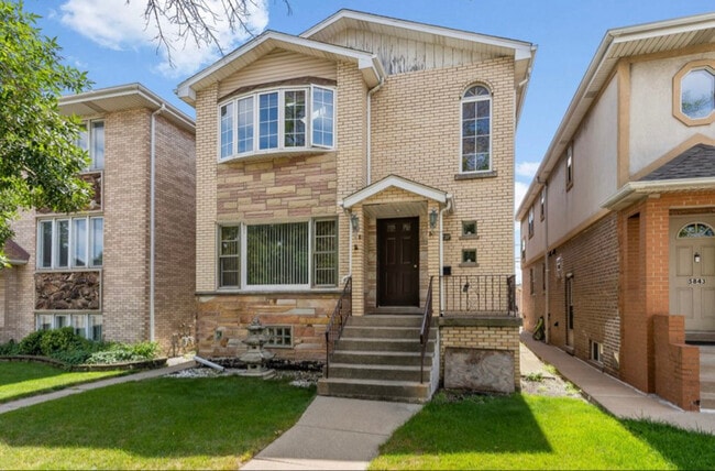 Building Photo - 5841 W 55th St Unit Apt 2