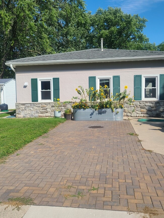 522 Proulx St Unit 1 Bdrm 1 Bath Duplex