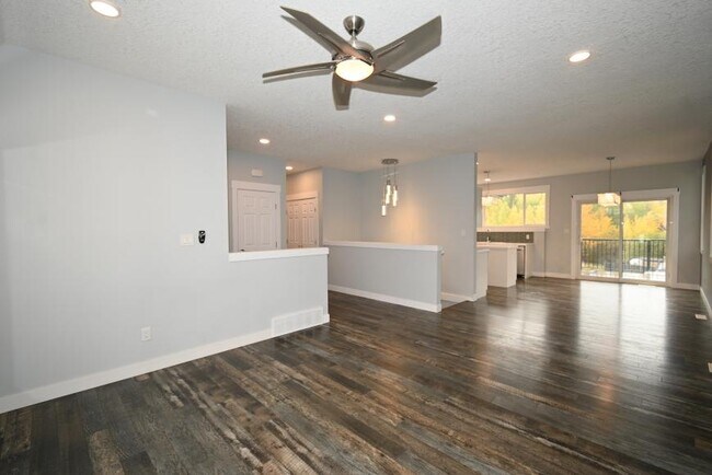 Photo - 3 bedroom in Prince George BC V2N 0B7