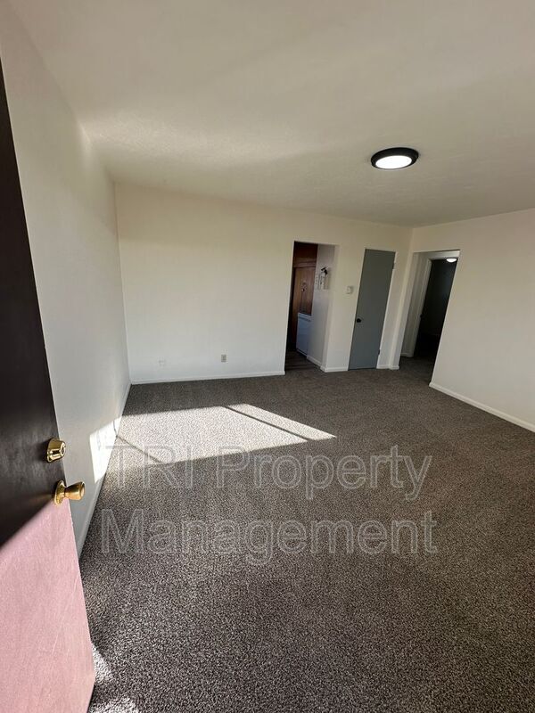 Photo - 2012 6th Ave