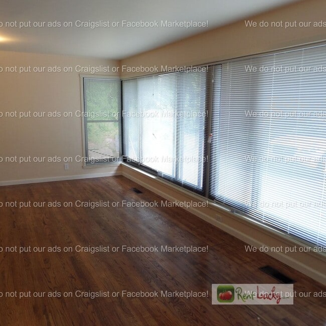 Photo - Cool & HUGE 5-Bedroom Home in Des Moines with Large Detached Shop/Garage!!