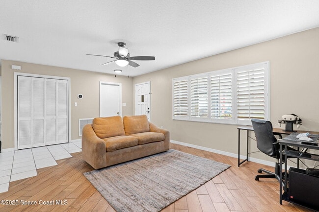 Photo - 999 Emerald Rd SE