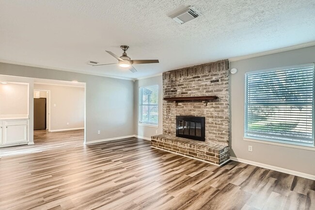 Photo - 401 Summer Pl Ct