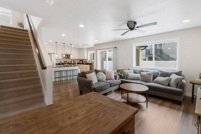 Photo - 6720 Peak Dr