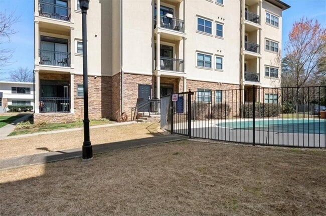 Photo - 2230 Cheshire Bridge Rd NE