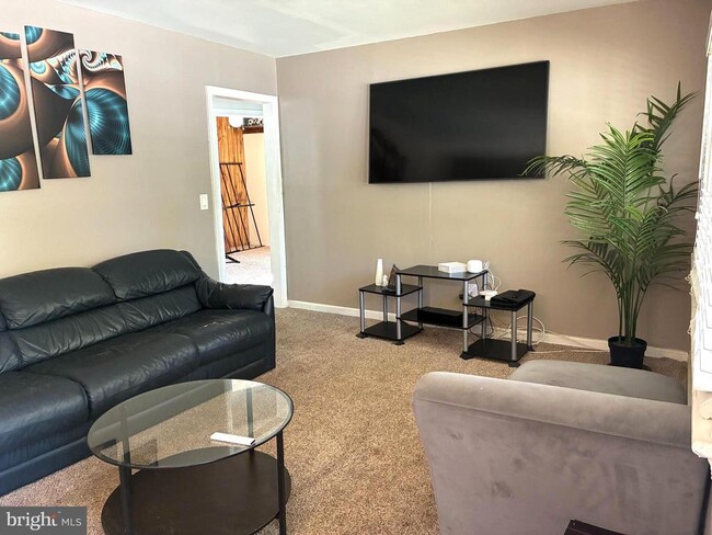 Photo - 5112 Hollywood Rd