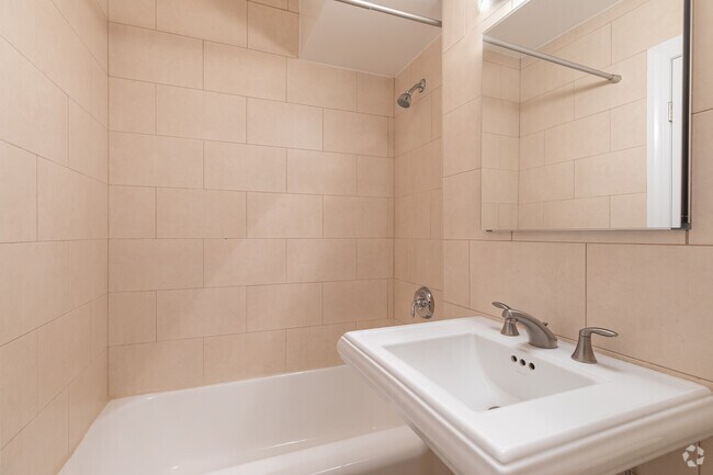 Bathroom - Stonehenge 33