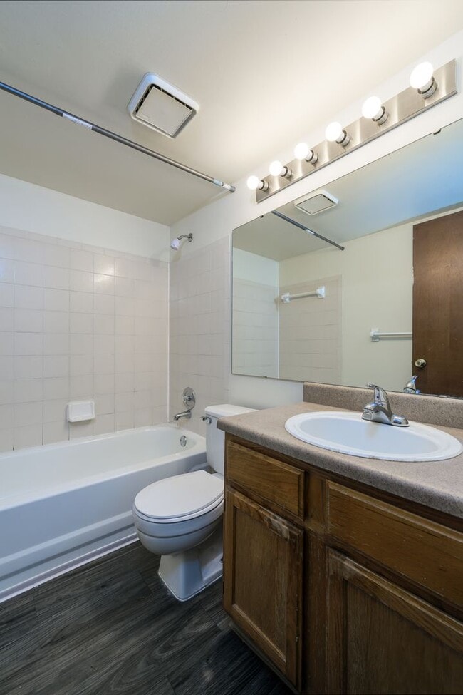 Photo - Oak Forest Apartments