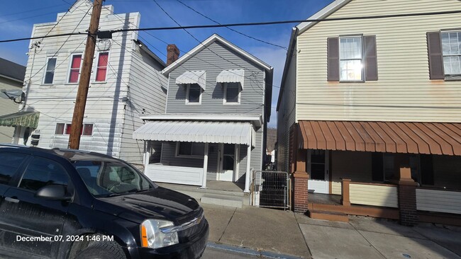 Fallowfield Ave Duplex - Fallowfield Ave Duplex Apartment Unit Front