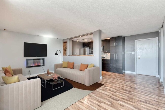Photo - 314-814 14 St NW
