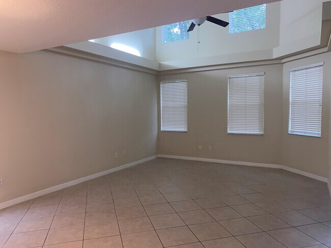 Photo - 990 N Lake Claire Cir