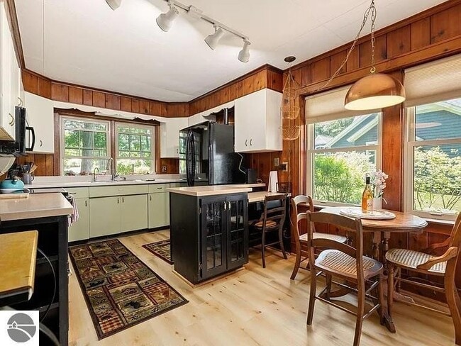 Photo - 843 N South Long Lake Rd