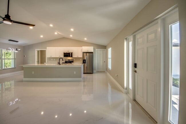 Photo - 3433 NE 11th Pl