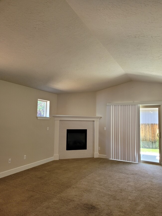 Photo - 3170 NE Coho St