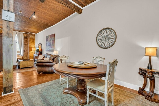 Photo - 515 College St Unit E