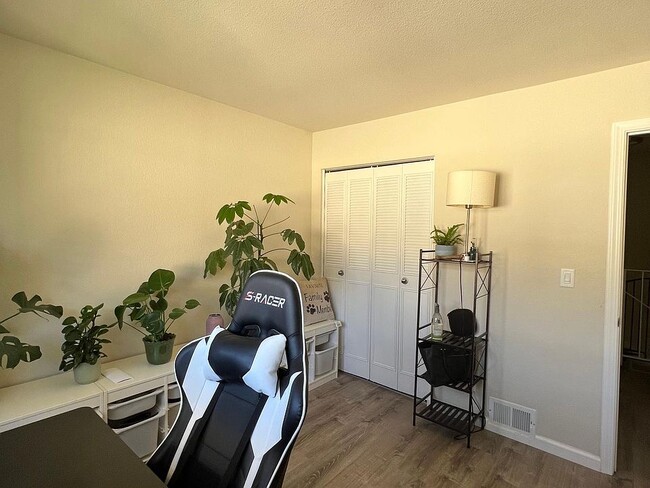 Building Photo - 2305 Saidel Dr Unit 3