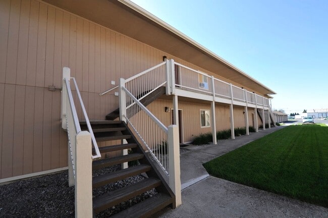 Photo - Hayden Apt. Available 2 bed 1 bath (upstairs)