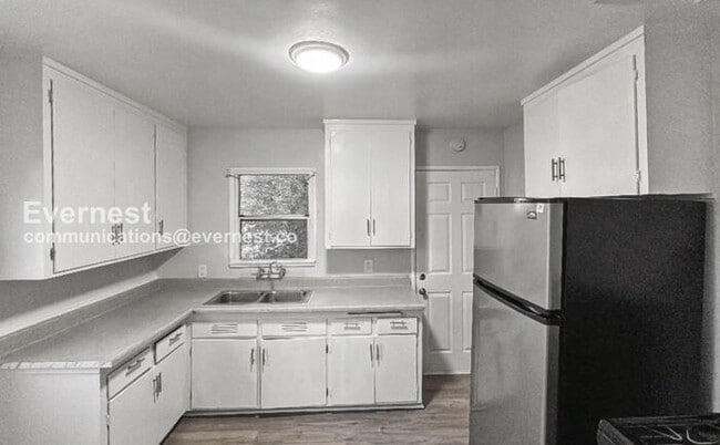 Photo - 6618 Laird Ave