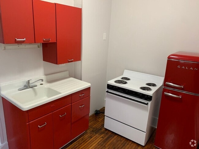 Building Photo - N Main Triplex Unit 431 N Main Rental