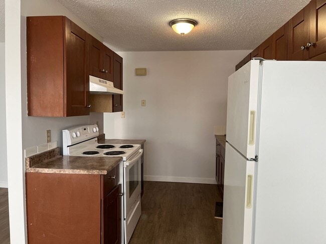Building Photo - 2 Bed 1 Bath Unit C