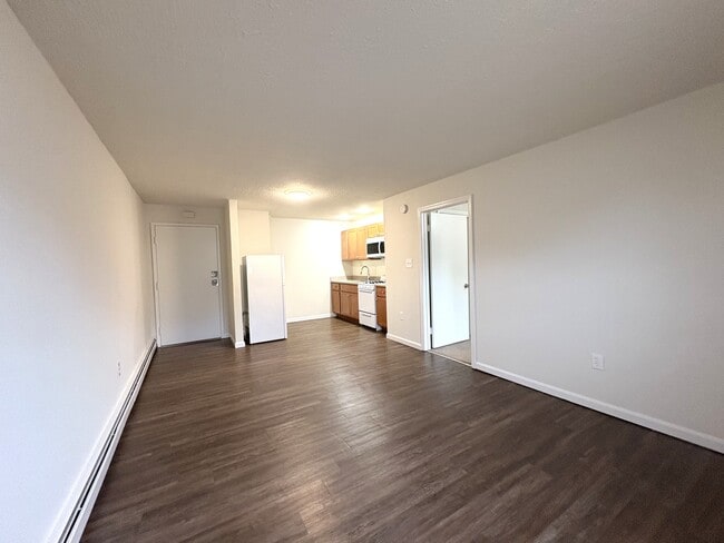 Photo - Riveredge Square Apartments
