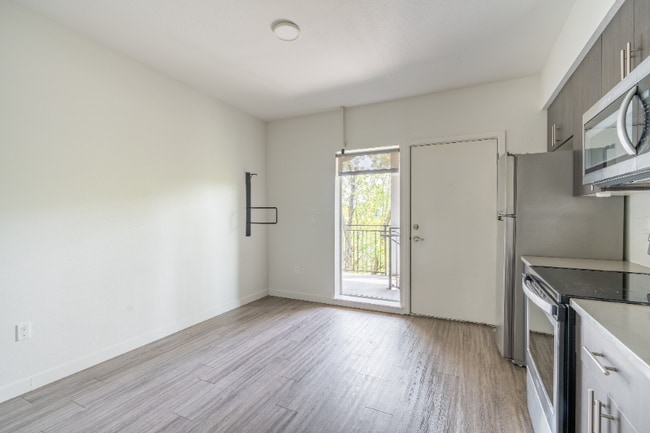 Photo - 4620 N Maryland Ave Unit B102