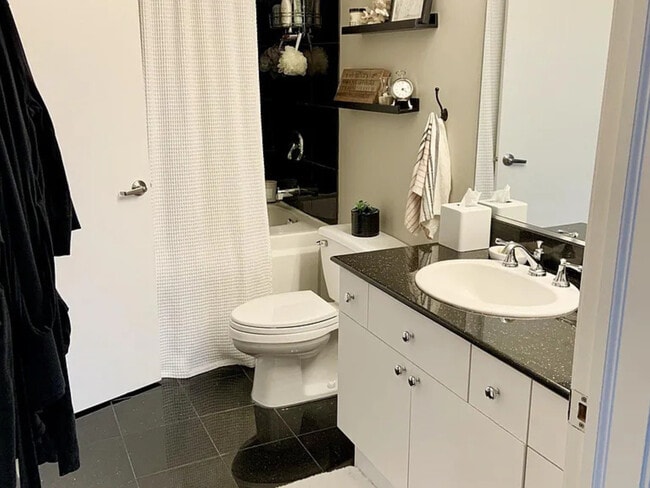 Photo - 15 S Throop St Unit 403