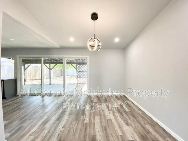 Photo - 1426 S Belt Line Rd