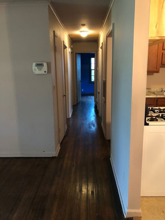 3 bdrm 1 bath 1 car garage near Apache and... House House Rental in