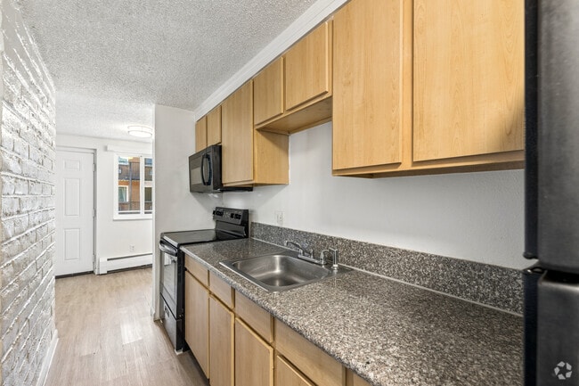 1BR, 1BA - 588SF - Kitchen