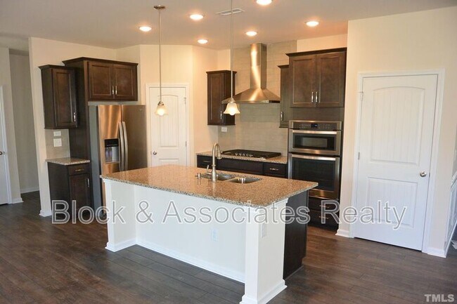 Photo - 249 Tilth St