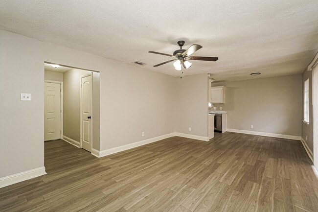 Photo - 425 Price Dr