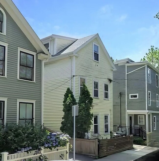 Building Photo - 22 Hingham St Unit x