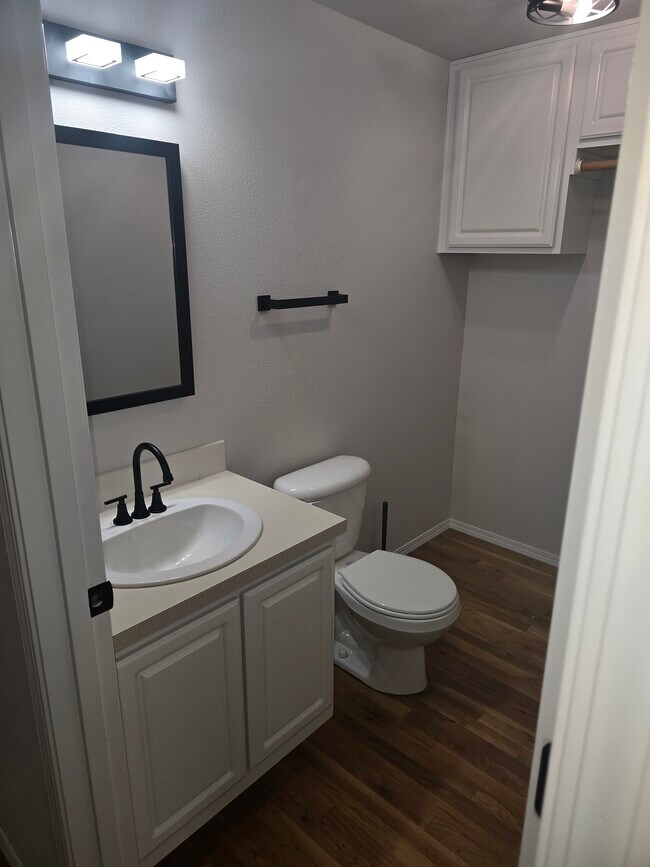 Photo - 222 W Hereford St