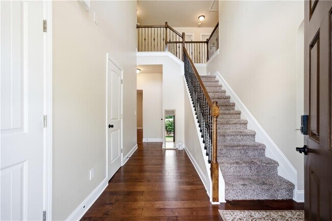 Photo - 1268 Mitford Ln