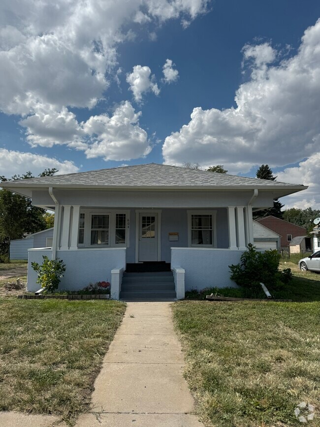 Building Photo - 604 S Burg St Rental