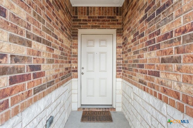 Photo - 1468 Dryden Ave