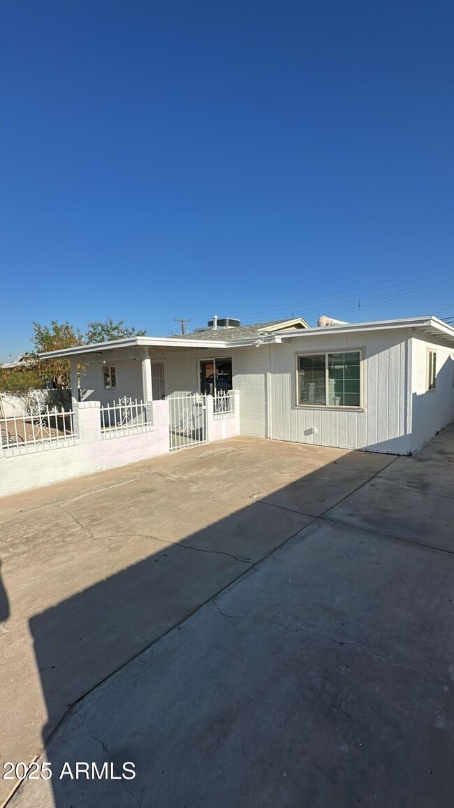 Building Photo - 3622 W Sunland Ave Rental