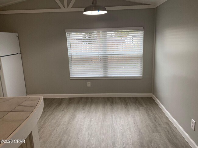 Photo - 4909 Lake Dr