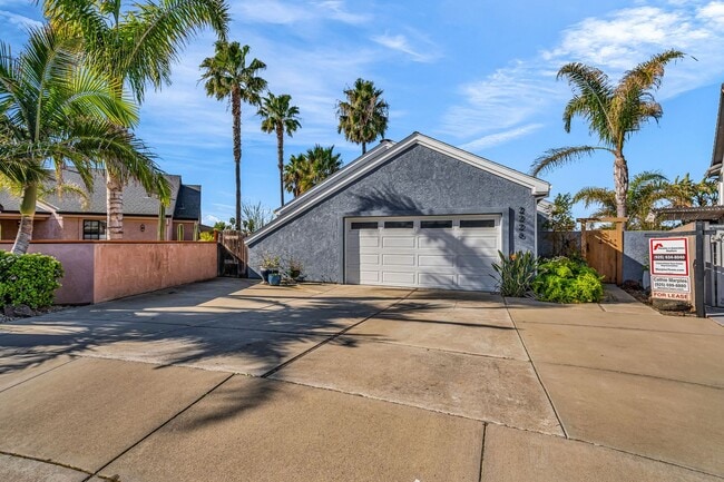 Photo - INCREDIBLE LOCATION... END OF CUL DE SAC WITH OVER 100 FEET ON WATER... MARVELOUS DOCK AND DECK W...